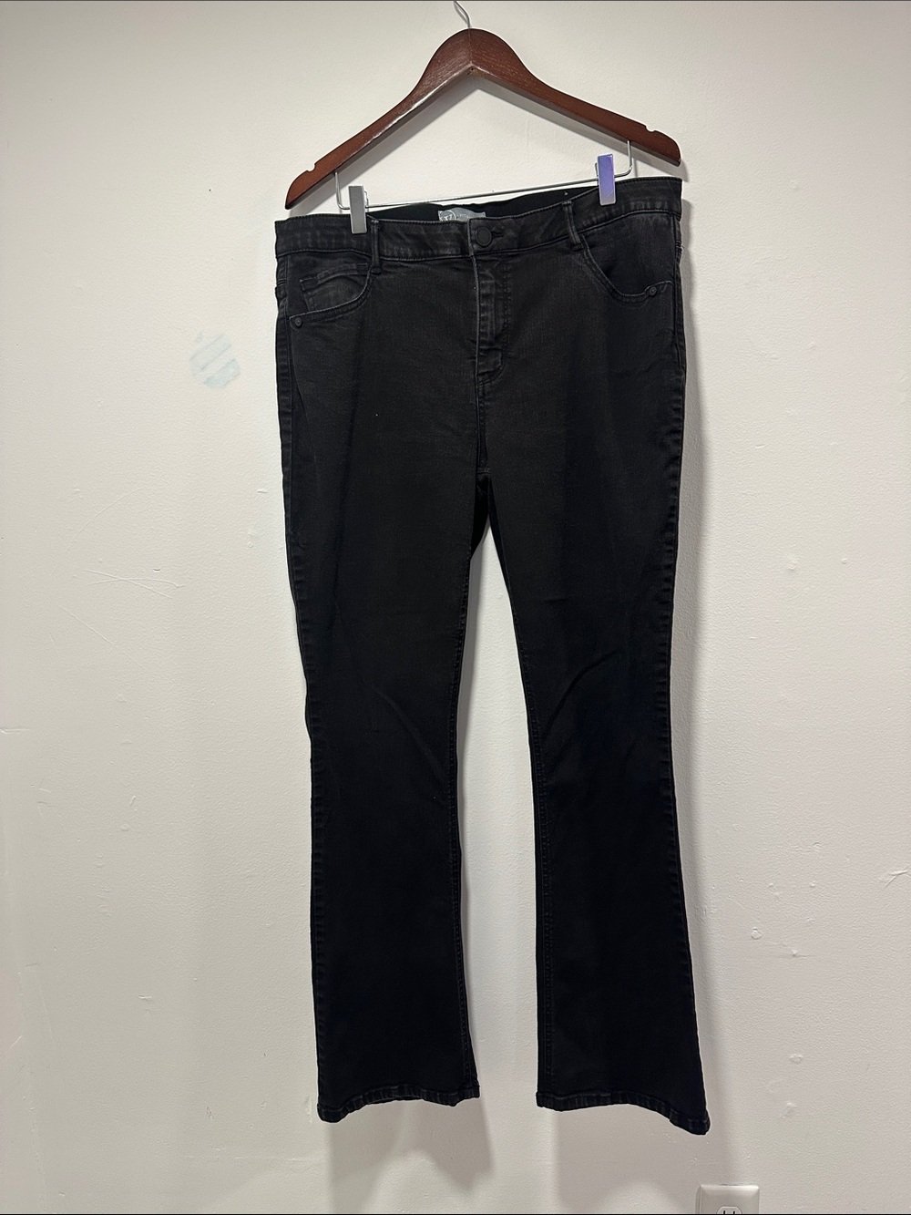 Wit & Wisdom Black Flare Jeans 080